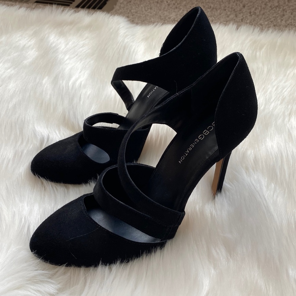 BCBGeneration black suede pumps / heels, size 7